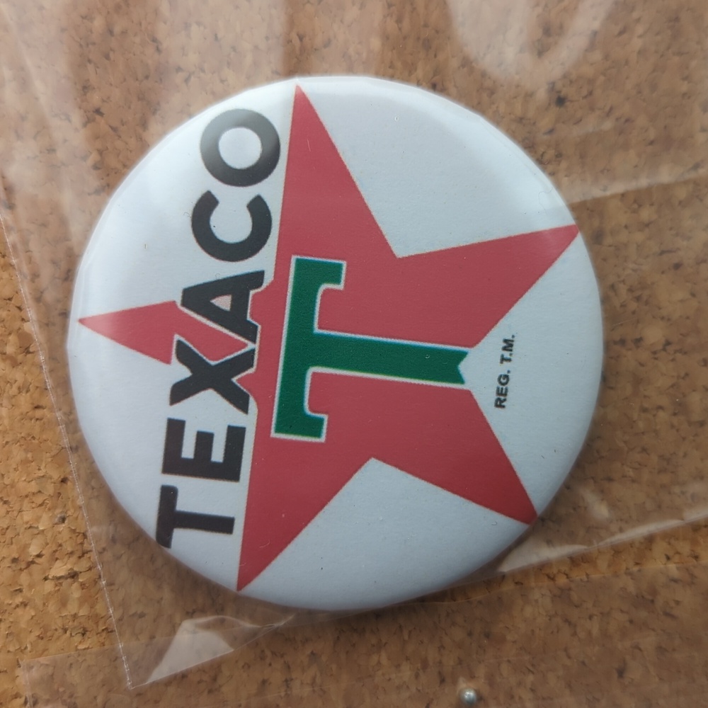 ✨4/$10✨2-inch Texaco pinback button